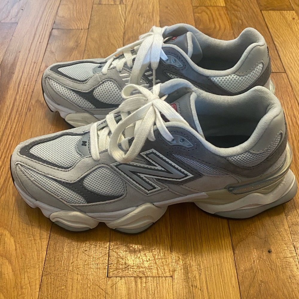 New Balance 9060 size 7.5 Grey and White